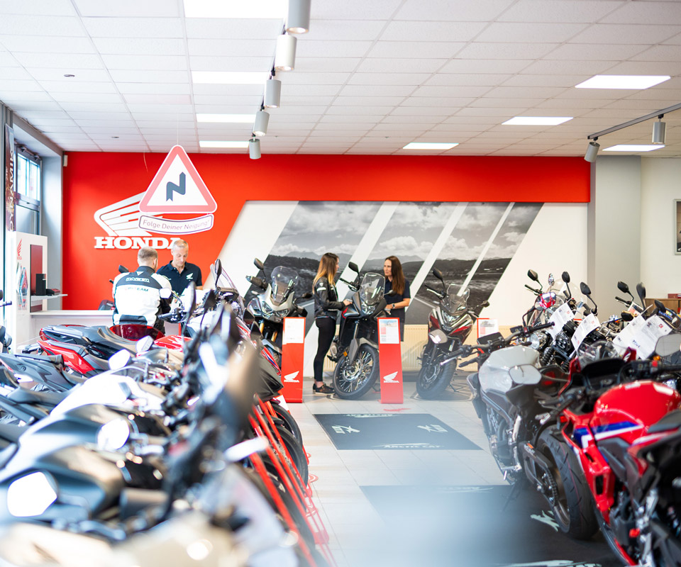HONDA Motorradhaus Schwan in Magdeburg: Neufahrzeuge, Gebrauchtfahrzeuge, Vermietung und Werkstattservice. Rock your Bike!