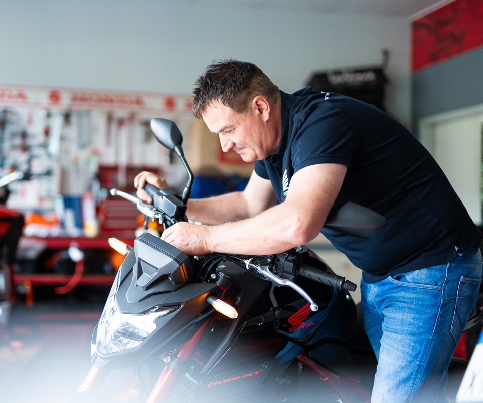HONDA Motorradhaus Schwan in Magdeburg: Neufahrzeuge, Gebrauchtfahrzeuge, Vermietung und Werkstattservice. Rock your Bike!