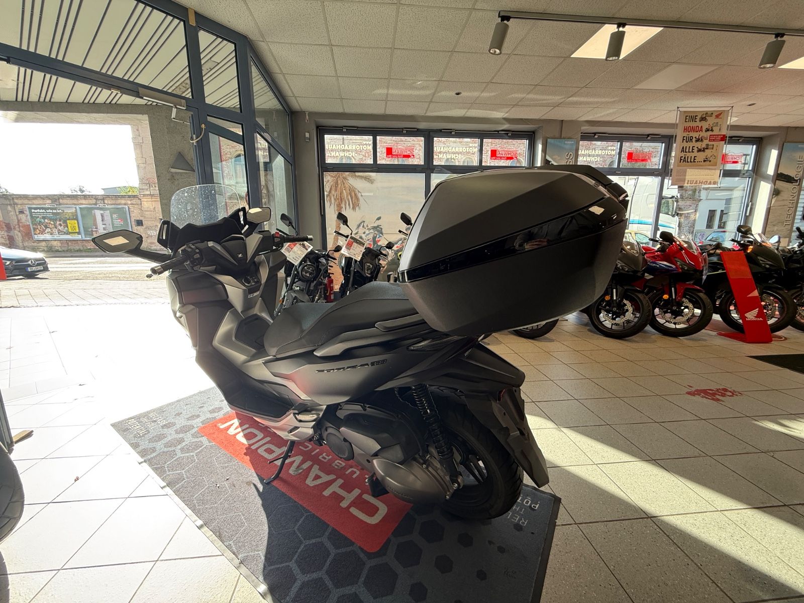 Forza 300/ NSS 300