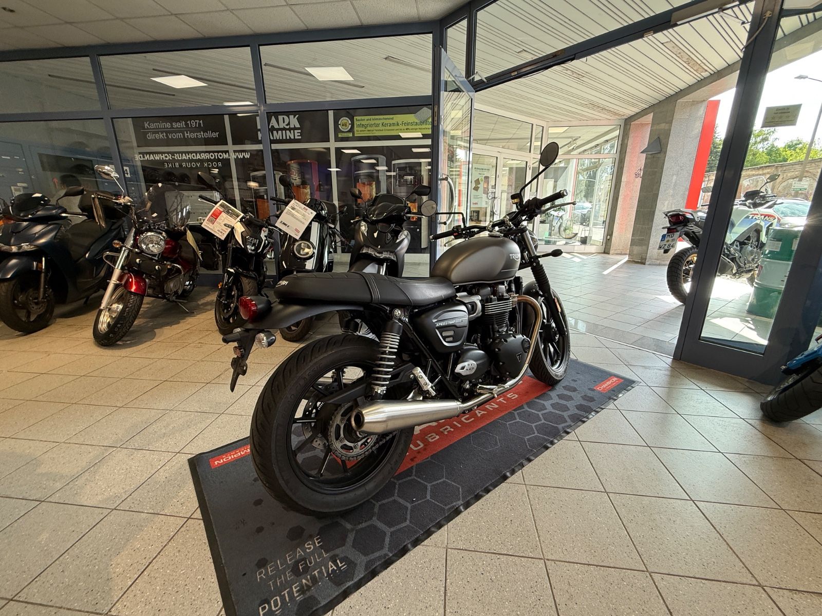 Speed Twin 900