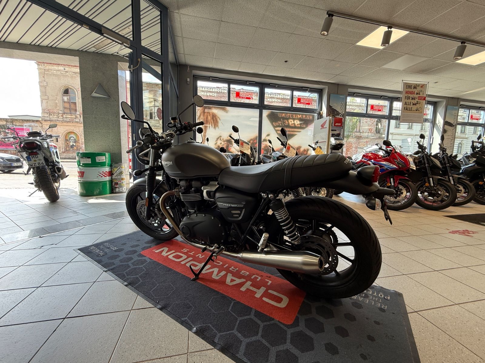 Speed Twin 900
