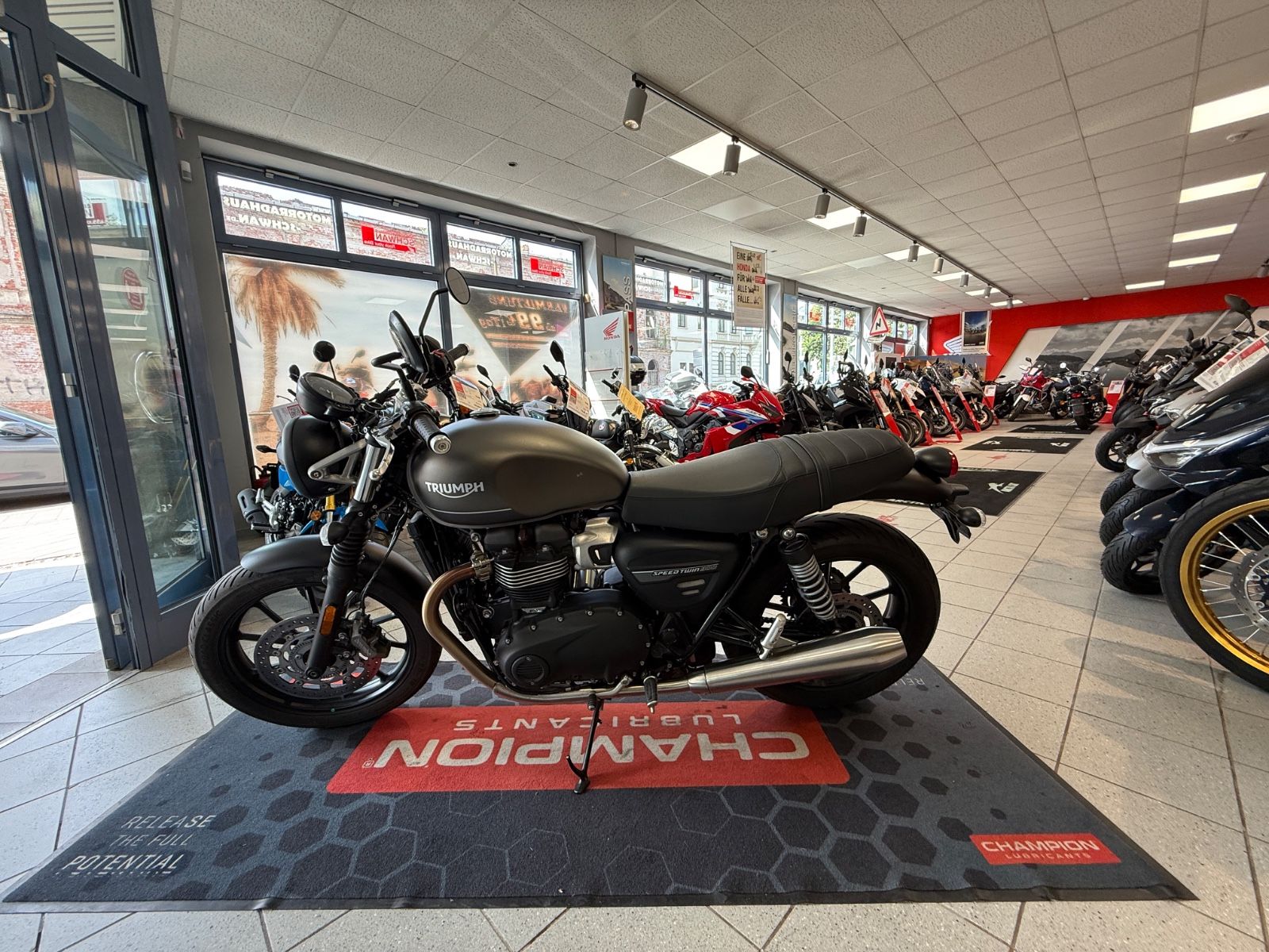 Speed Twin 900