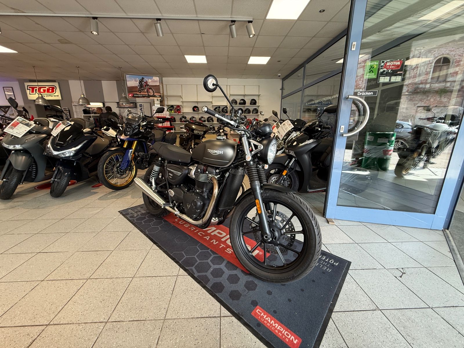 Speed Twin 900