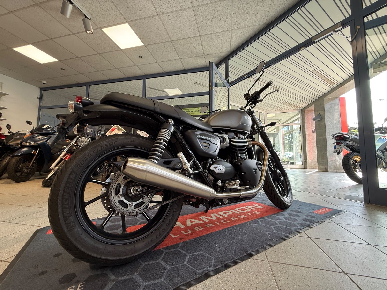 Speed Twin 900